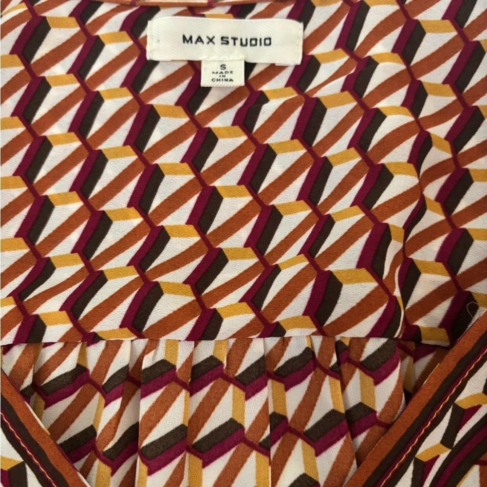 Max Studio Geometric Patterned V-Neck Faux Wrap Blouse Sz S NWOT - Picture 6 of 6